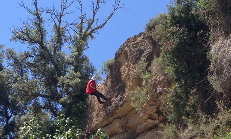 Paco Yuste maestro emocional- Foto haciendo Rappel