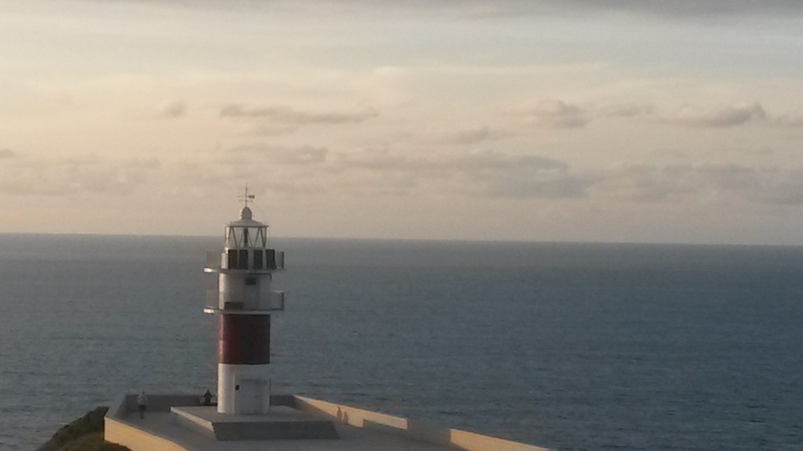 faro_marfondo Faro mirando al mar - coaching humanista